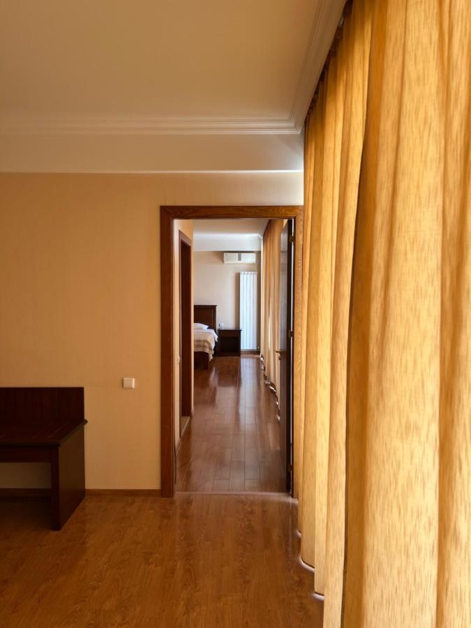 Bagrati 1003 Hotell Kutaisi Exteriör bild